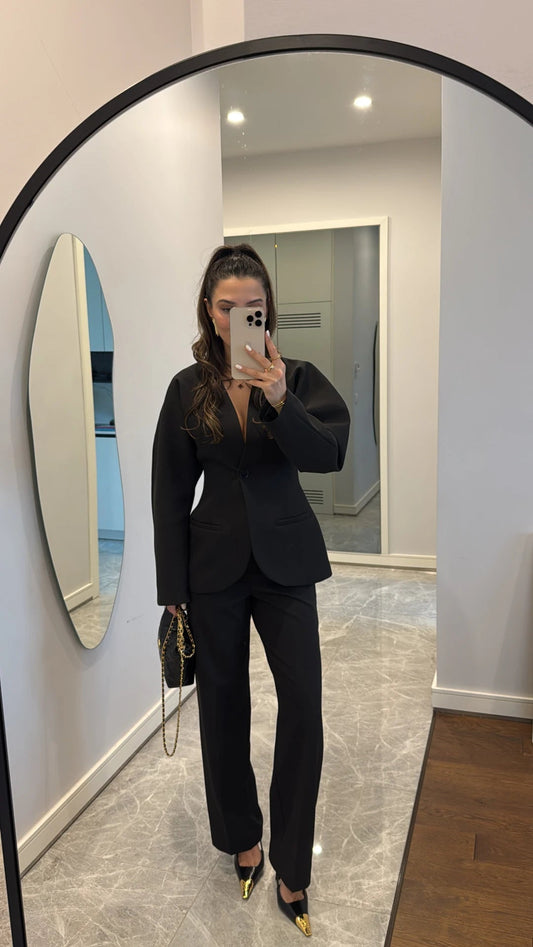 جاكيت عنابي بأكمام بالون