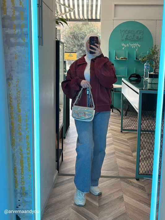 سترة حمراء كبيرة الحجم من أرفيرنا