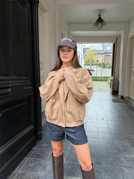 جاكيت بومبر من بانديرا باللون البيج الداكن