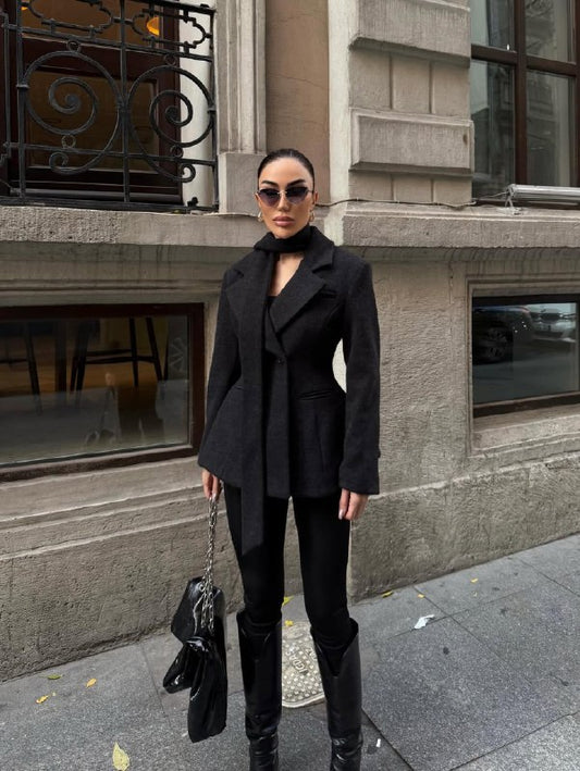 جاكيت كشمير فاخر بتصميم مبطن وشال بلون دخاني داكن