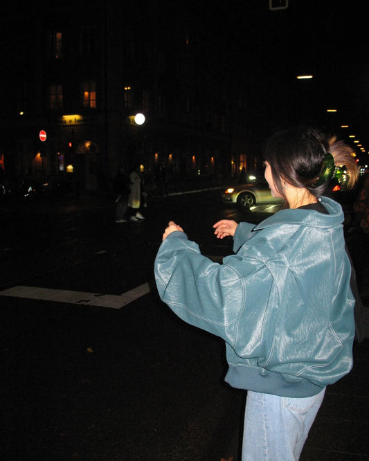 جاكيت أرفيرنا كبير الحجم بلون أخضر داكن متباين