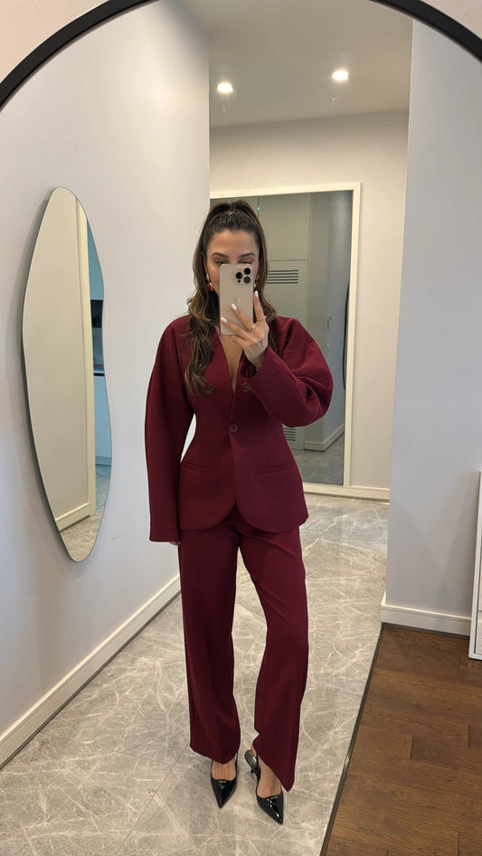 جاكيت عنابي بأكمام بالون