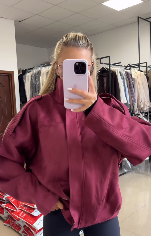 جاكيت بومبر من جلد الغزال بلون عنابي