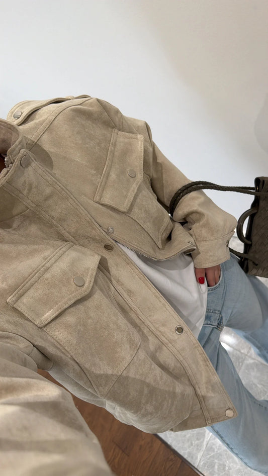 جاكيت بومبر من جلد الغزال البيج