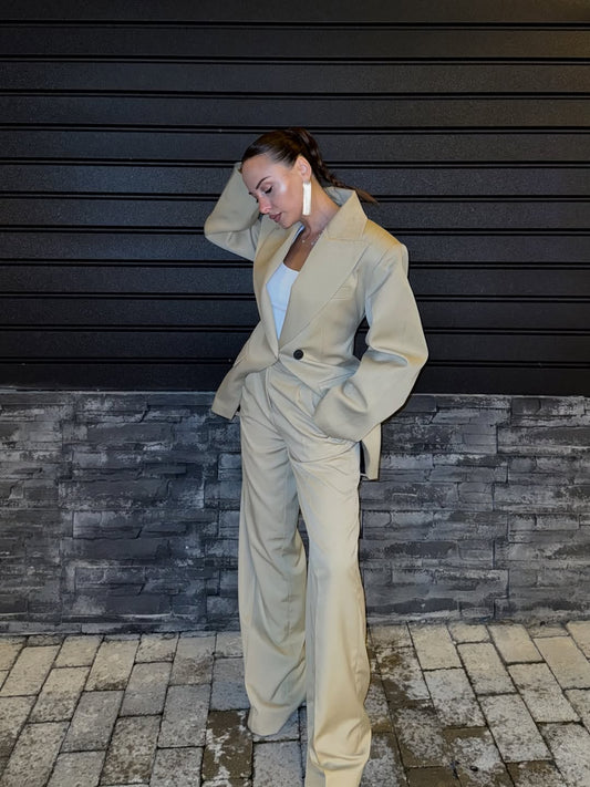 بدلة من قماش الغباردين بإصدار خاص