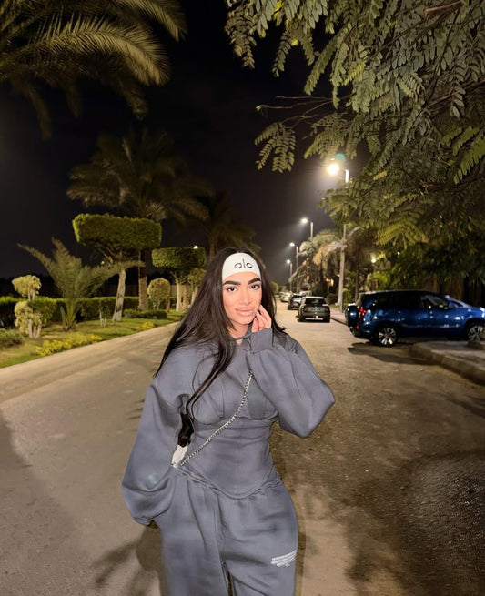 طقم كامل من أرفيرنا سناتشينغ باللون الرمادي الداكن