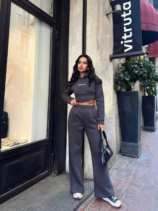 طقم رمادي مفتوح الظهر