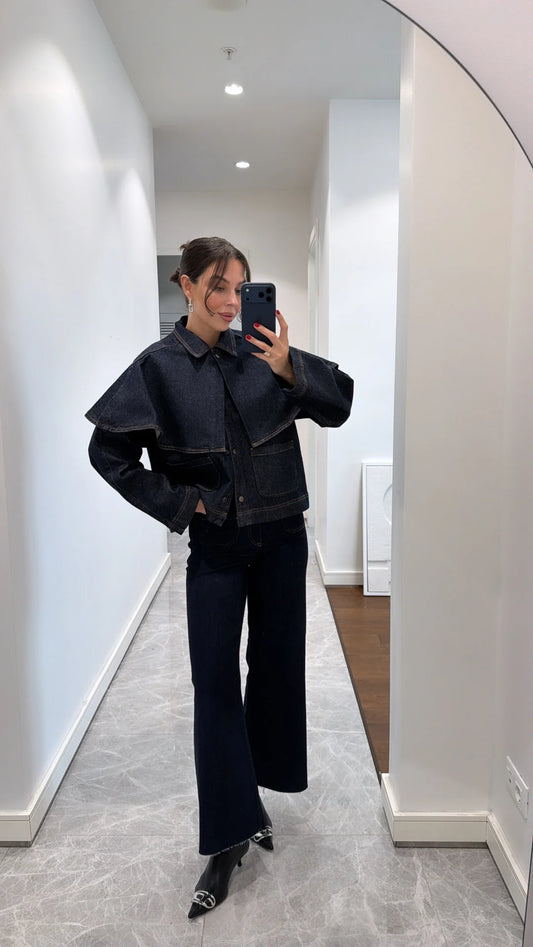 جاكيت جينز بتفاصيل تشبه الرداء