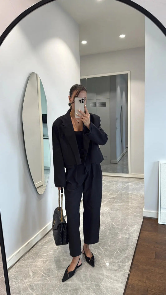 بدلة قصيرة مزينة برباط