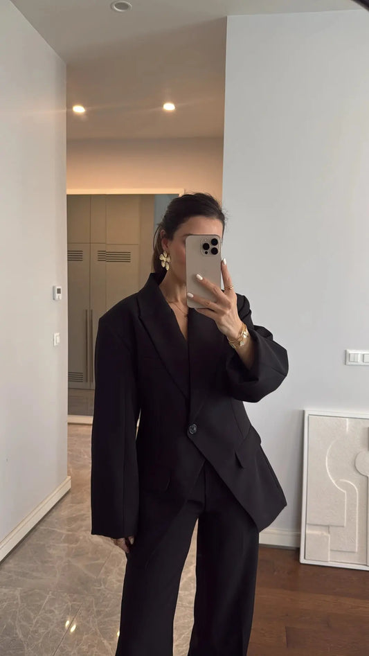 بدلة بخصر مبطن