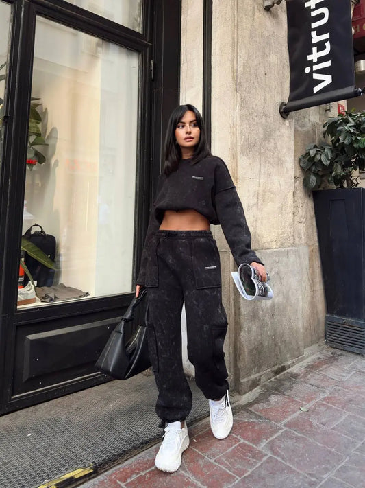 طقم أسود من قطعتين