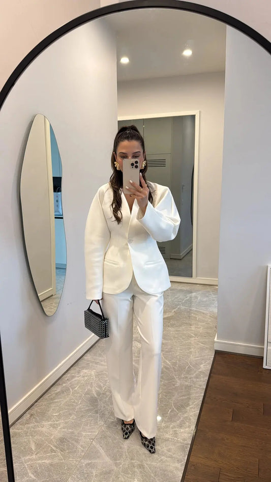 جاكيت عنابي بأكمام بالون