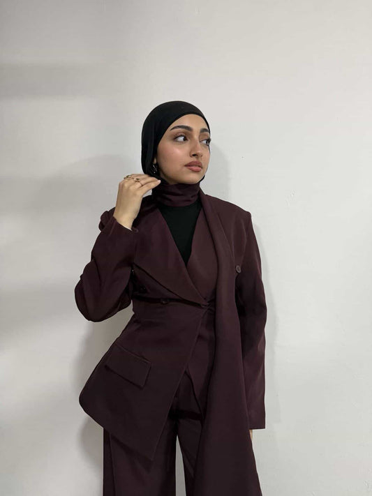 بدلة ضيقة عند الخصر