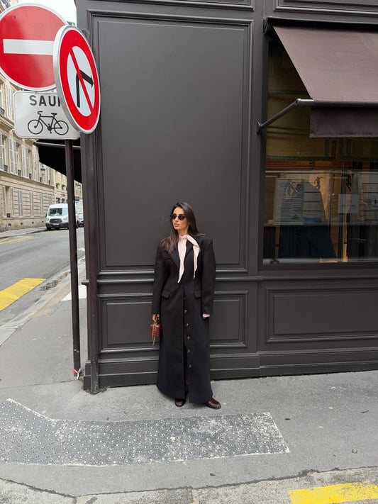 معطف طويل أسود فحمي مصمم خصيصاً