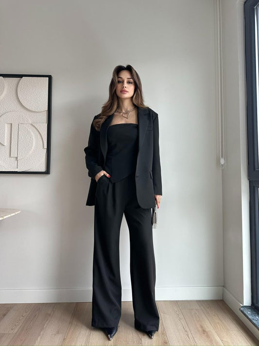 بدلة ثلاثية أنيقة