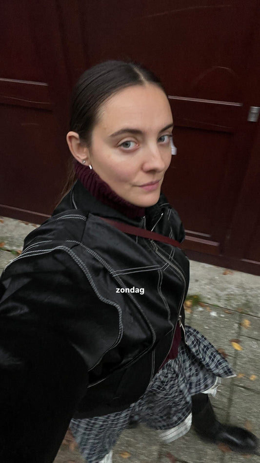 جاكيت أسود متباين الحجم من أرفيرنا