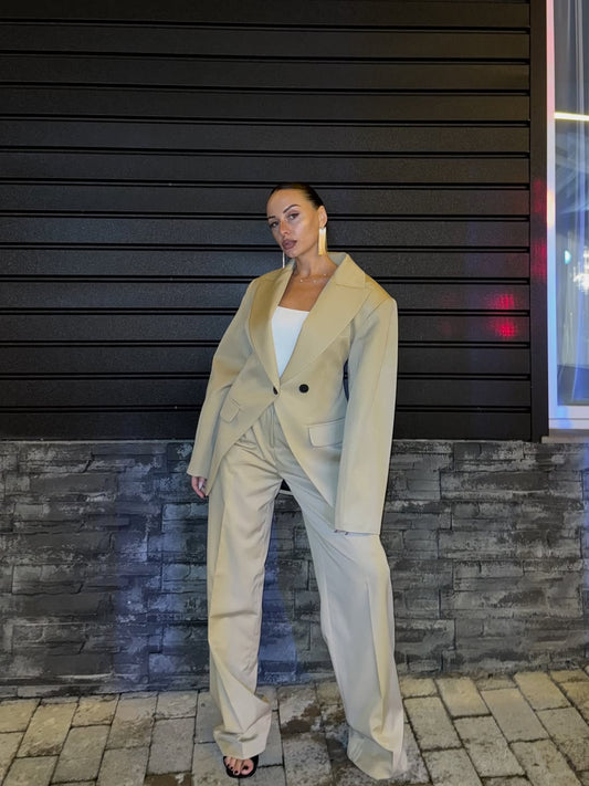 بدلة من قماش الغباردين بإصدار خاص