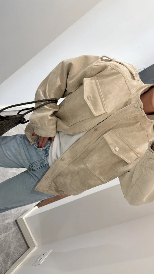 جاكيت بومبر من جلد الغزال البيج