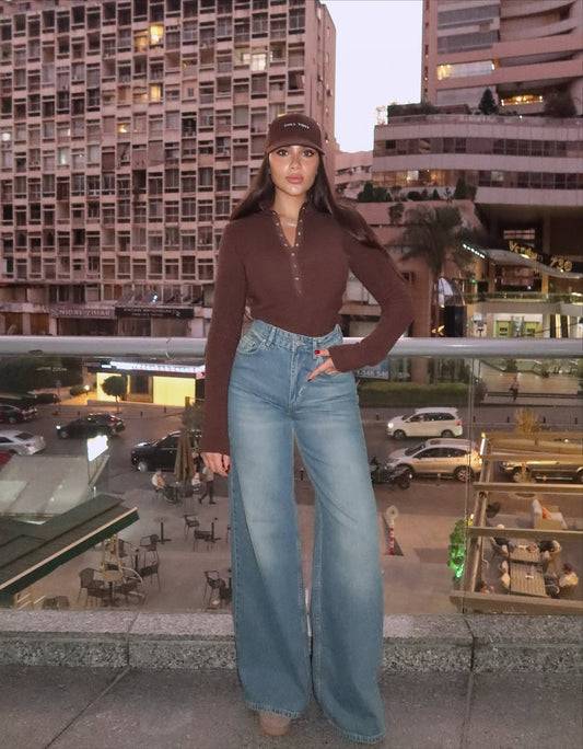 كنزة صوفية محبوكة بأزرار كبس