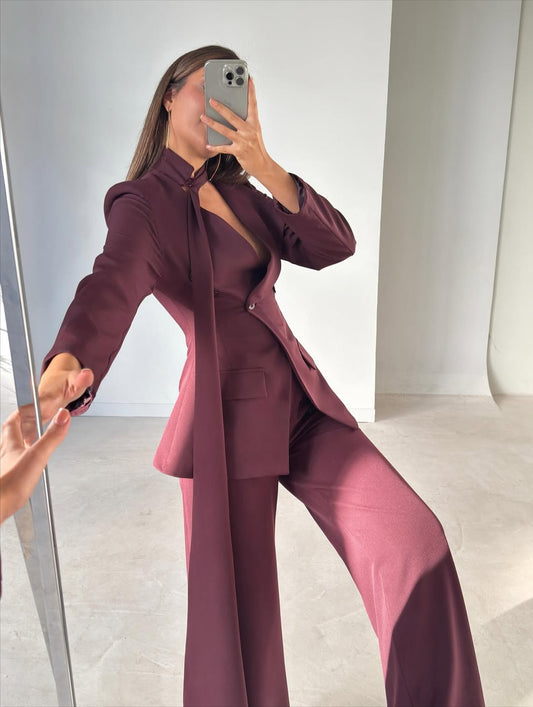 بدلة ضيقة عند الخصر