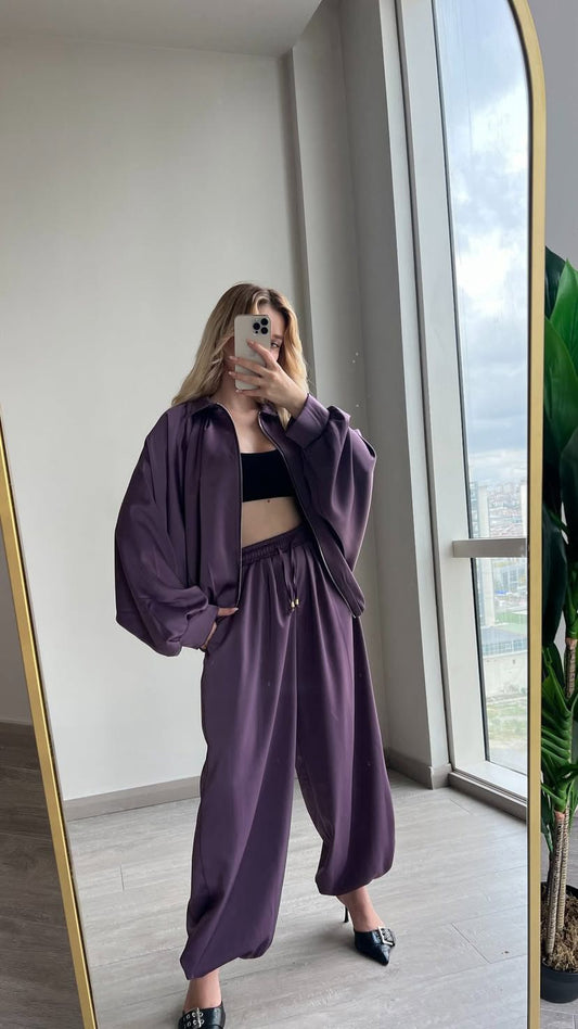 بدلات رياضية من الساتان بتصميم بومبر