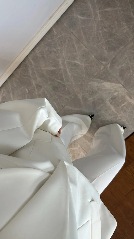 بدلة بخصر مبطن