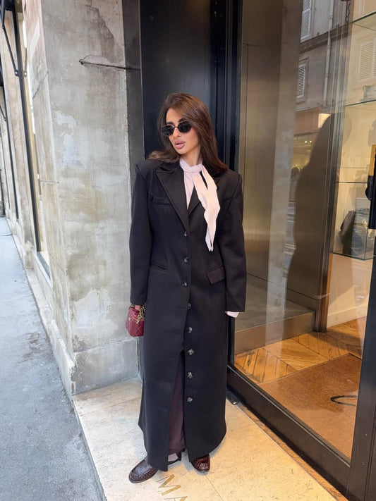 معطف طويل أسود فحمي مصمم خصيصاً