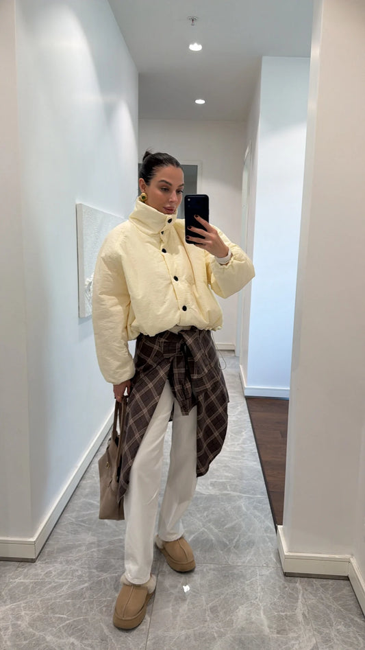 معطف بيج بياقة واقفة وظهر طويل