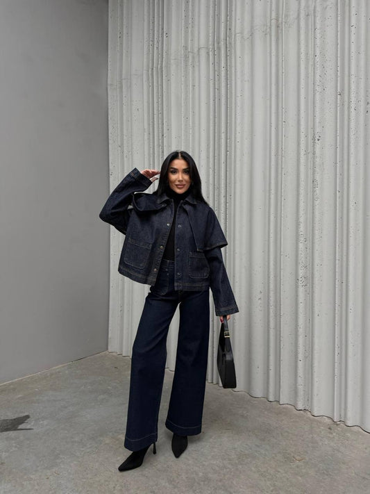 جاكيت جينز بتفاصيل تشبه الرداء