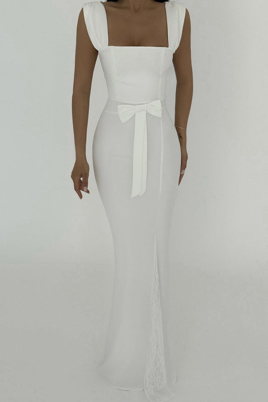 فستان ريمي طويل بتفاصيل دانتيل وفتحة جانبية