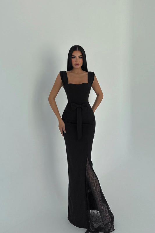 فستان ريمي طويل بتفاصيل دانتيل وفتحة جانبية