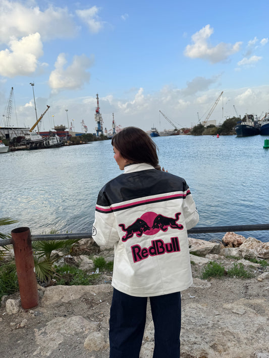 جاكيت جلد وردي اللون من ريد بُل ريس