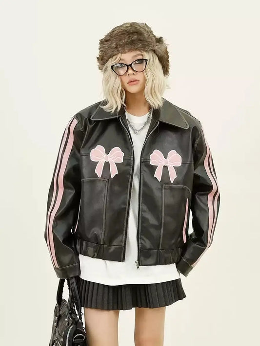 جاكيت من الجلد الصناعي مطرز بفيونكة