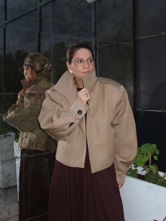 جاكيت فاخر مزين بتطريز قطعة واحدة مع حمالات الكتف