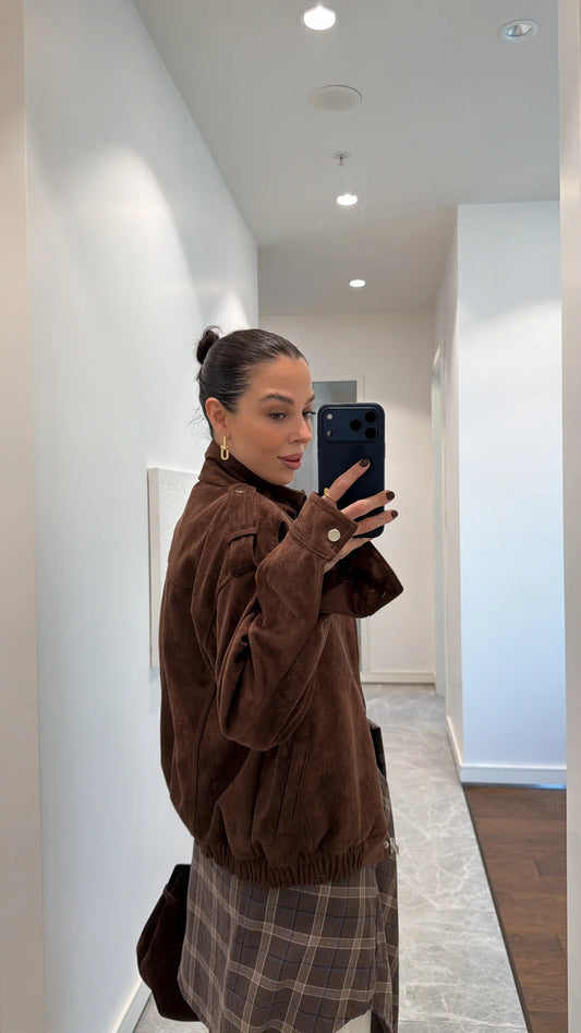 جاكيت بومبر من جلد الغزال البني