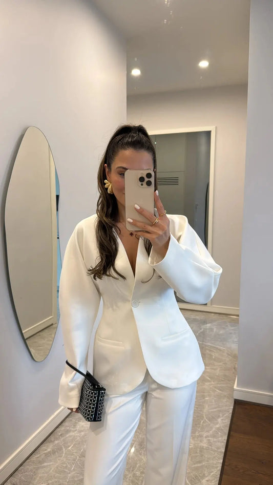 جاكيت عنابي بأكمام بالون