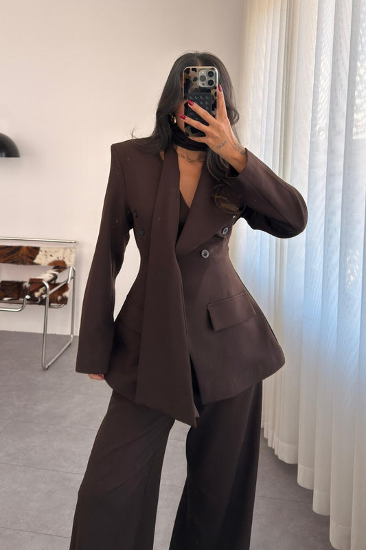Waist-Fitting Brown Suit