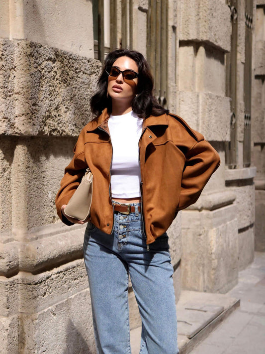 جاكيت بومبر بني اللون من جلد الغزال