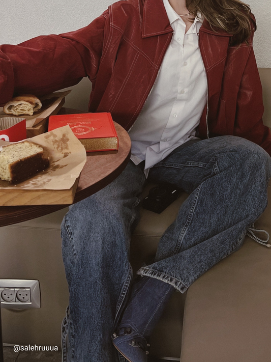 سترة حمراء كبيرة الحجم من أرفيرنا