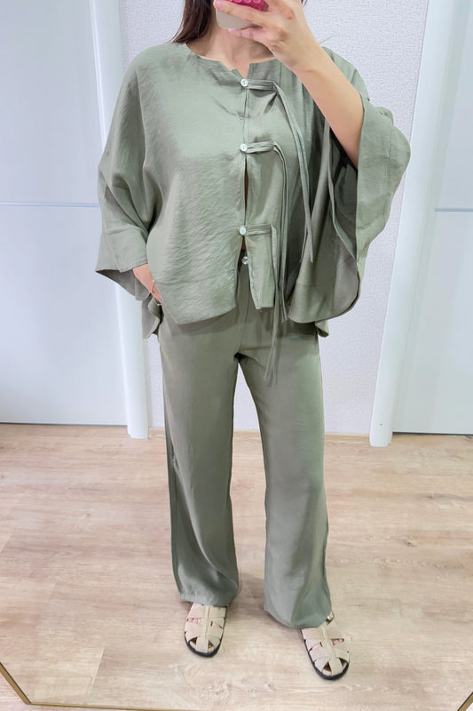 طقم أزرار دانتيل مفصل