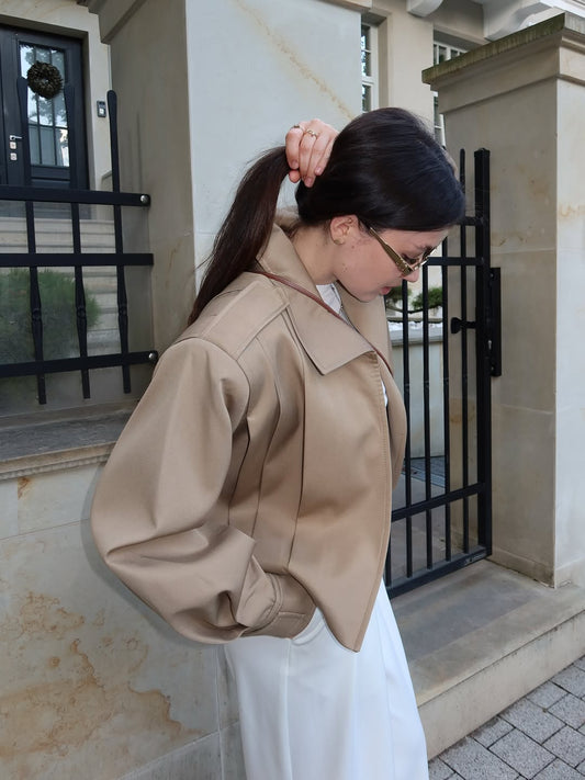 جاكيت فاخر مزين بتطريز قطعة واحدة مع حمالات الكتف