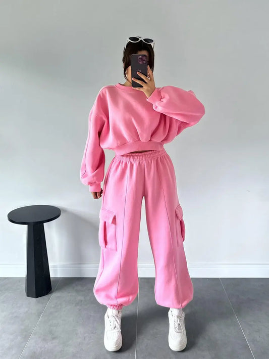 بدلة رياضية قصيرة بجيوب جانبية باللون الوردي التوتي