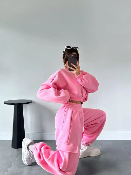 بدلة رياضية قصيرة بجيوب جانبية باللون الوردي التوتي