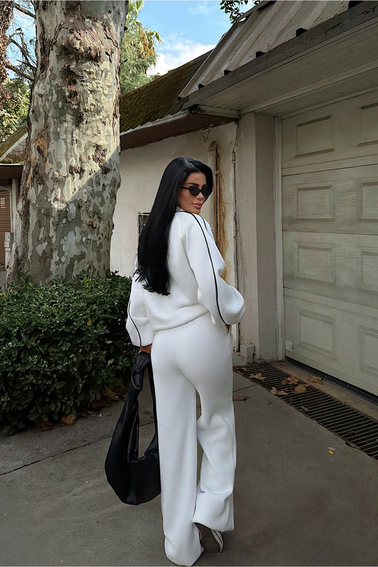 بدلة رياضية بيضاء من سيليتا