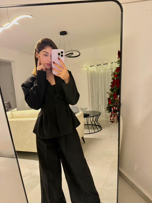 طقم أسود مميز