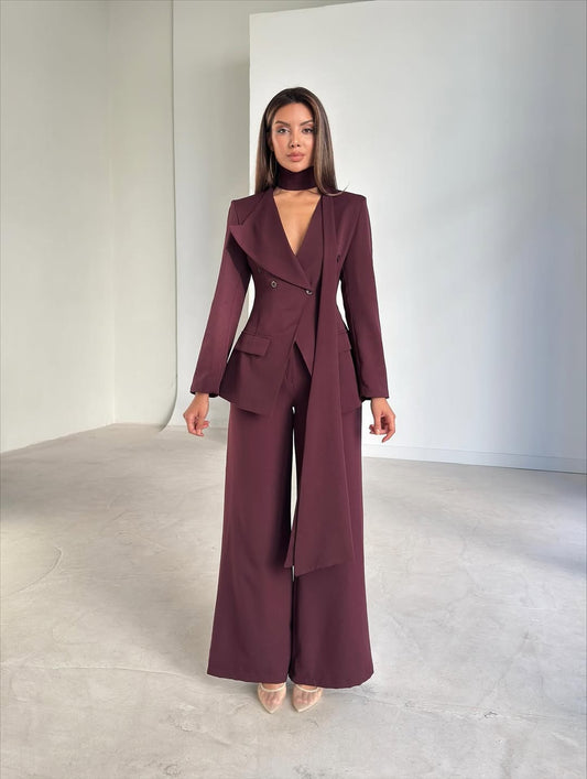 بدلة ضيقة عند الخصر