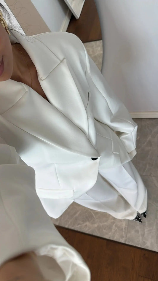 بدلة بخصر مبطن