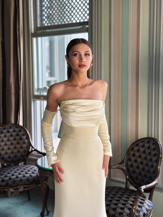 فستان سهرة أصفر بأكمام من الساتان من علياء