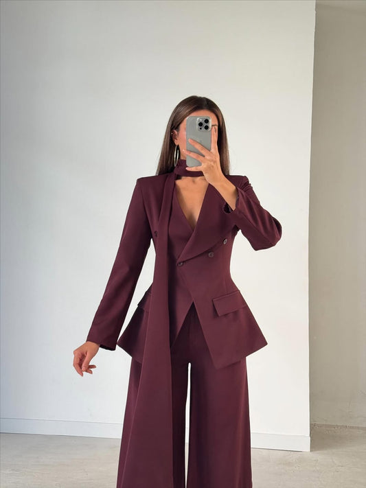 بدلة ضيقة عند الخصر