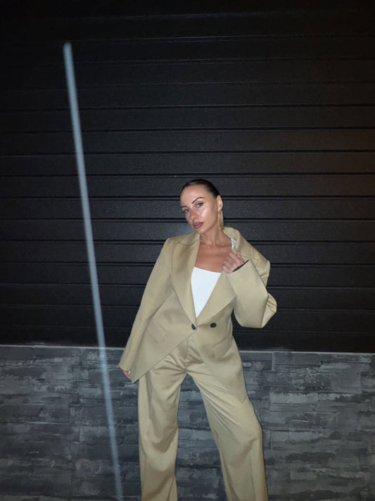 بدلة من قماش الغباردين بإصدار خاص